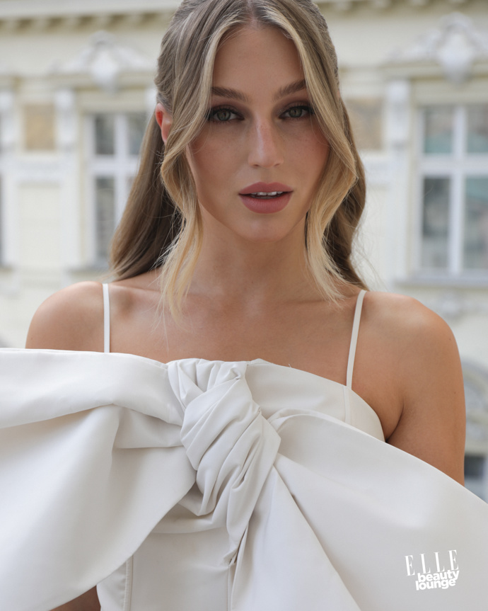Karolína Mališová v romantickém účesu
