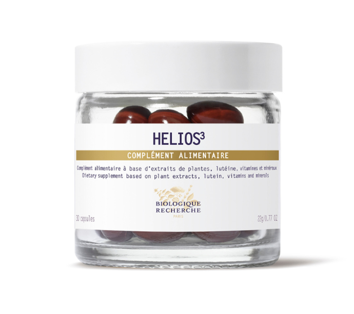  

Helios3, potravinový doplněk na bázi rostlinných extraktů, luteinu, vitamínů a minerálů, Biologique Récherche, k dostání ve vybraných salonech
