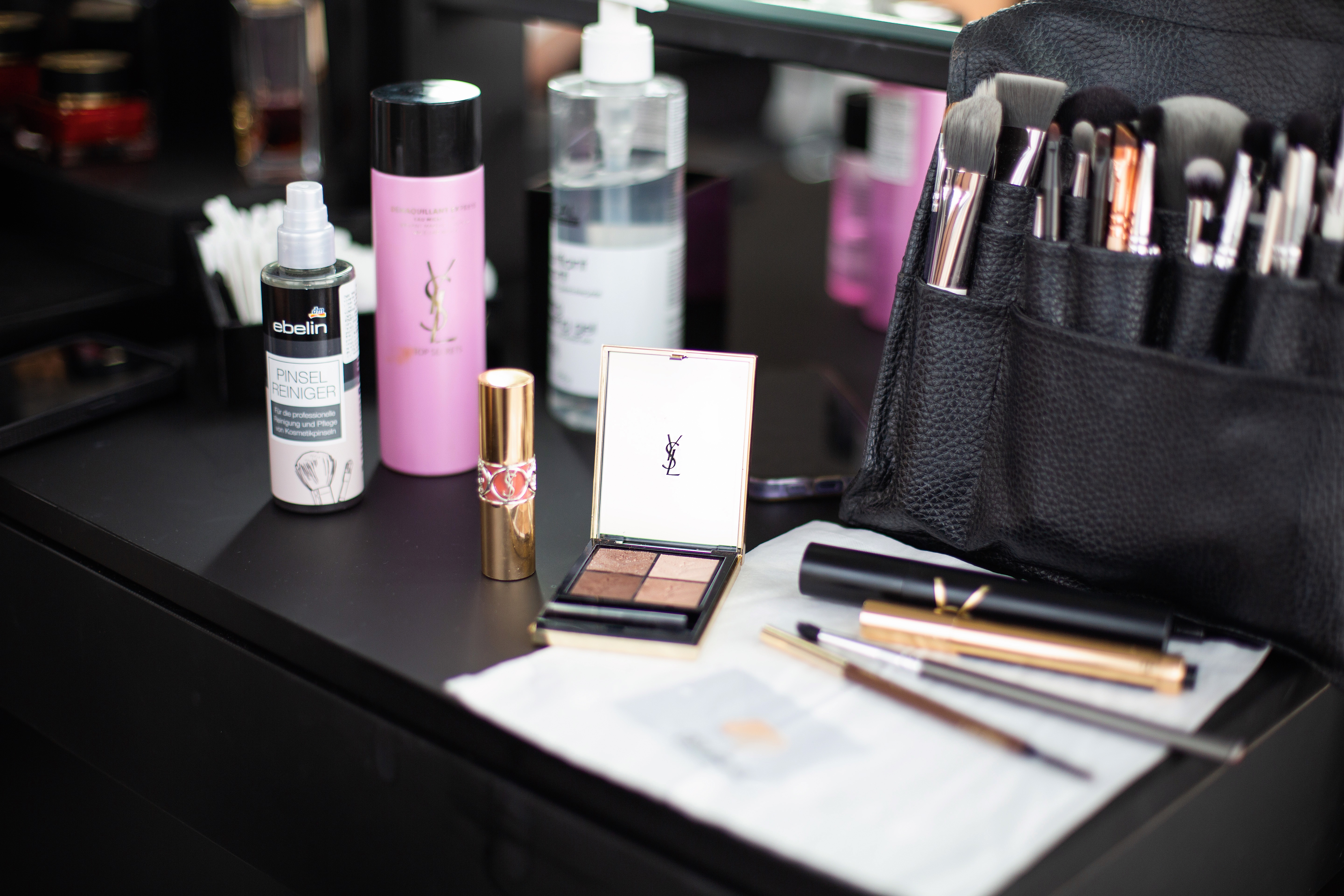 Make-up Master
Make-up Master
