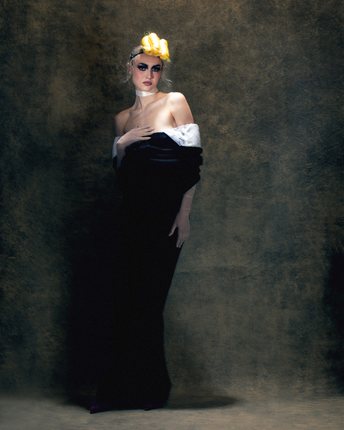  

Foto: Samuel Alexander Petráš @samuel_alex__

Creative direction and styling: Tomáš Němec @tomas_nemec

Make-up a vlasy: @philnoiraude

Modelka: Zuzana Müller @zuzoolog

Agentura: @exitmodelmanagement

Casting a booking: Marcela Očenášova @saint.marceline 
