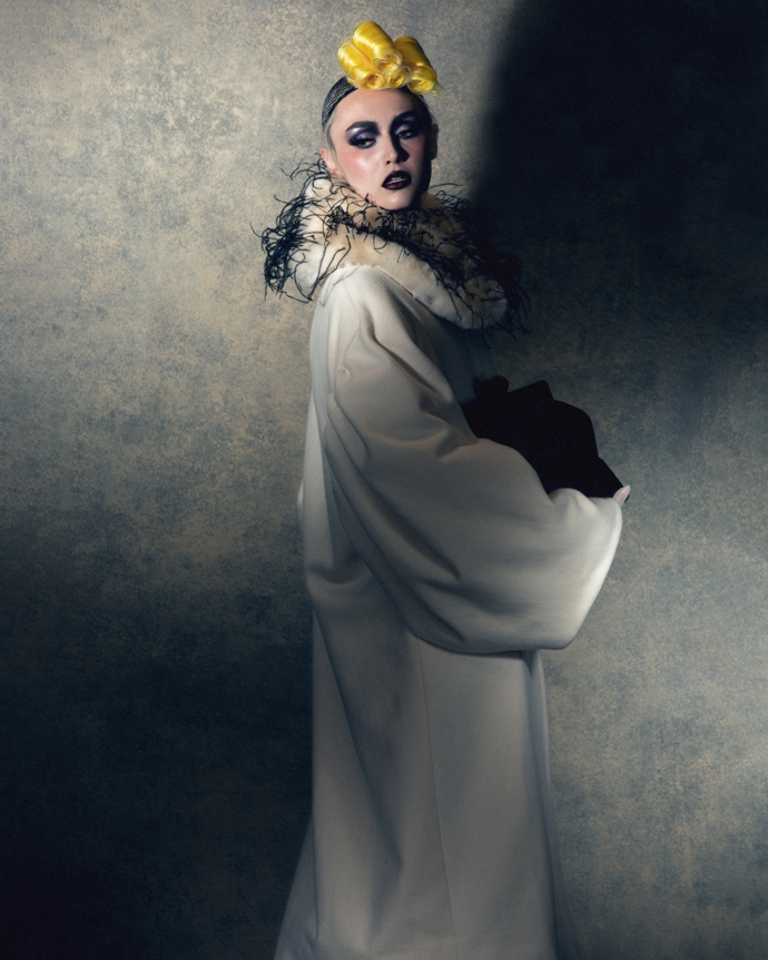  

Foto: Samuel Alexander Petráš @samuel_alex__

Creative direction and styling: Tomáš Němec @tomas_nemec

Make-up a vlasy: @philnoiraude

Modelka: Zuzana Müller @zuzoolog

Agentura: @exitmodelmanagement

Casting a booking: Marcela Očenášova @saint.marceline 
