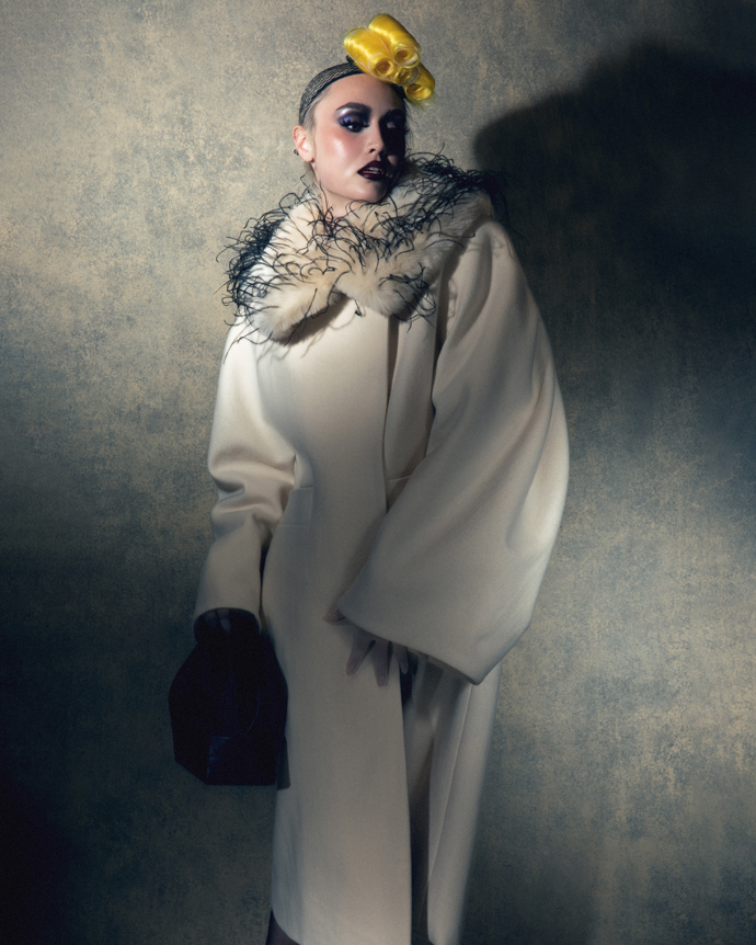  

Foto: Samuel Alexander Petráš @samuel_alex__

Creative direction and styling: Tomáš Němec @tomas_nemec

Make-up a vlasy: @philnoiraude

Modelka: Zuzana Müller @zuzoolog

Agentura: @exitmodelmanagement

Casting a booking: Marcela Očenášova @saint.marceline 

