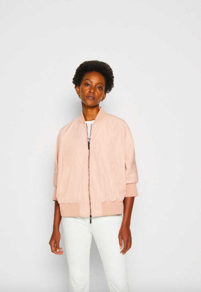  

Blouson, Armani Exchange, 6000 Kč
