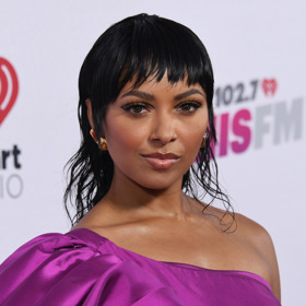 Face-framing účes v podání Kat Graham
Face-framing účes v podání Kat Graham