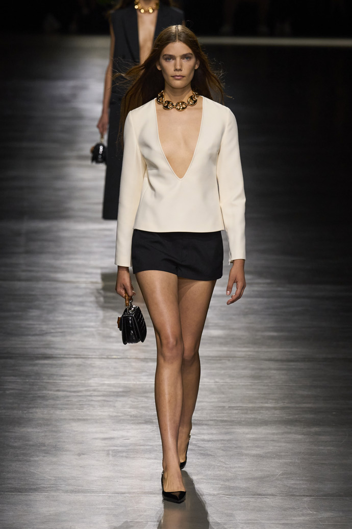 Prohlédněte si kolekci Gucci Spring Summer 2024...
Prohlédněte si kolekci Gucci Spring Summer 2024...
