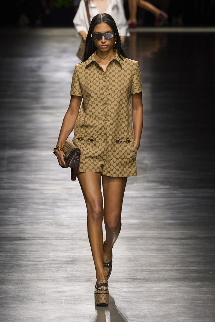 Prohlédněte si kolekci Gucci Spring Summer 2024...
Prohlédněte si kolekci Gucci Spring Summer 2024...
