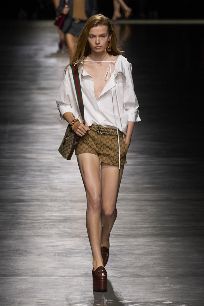 Prohlédněte si kolekci Gucci Spring Summer 2024...
Prohlédněte si kolekci Gucci Spring Summer 2024...