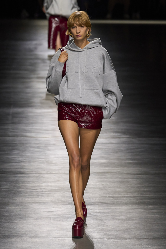 Prohlédněte si kolekci Gucci Spring Summer 2024...
Prohlédněte si kolekci Gucci Spring Summer 2024...