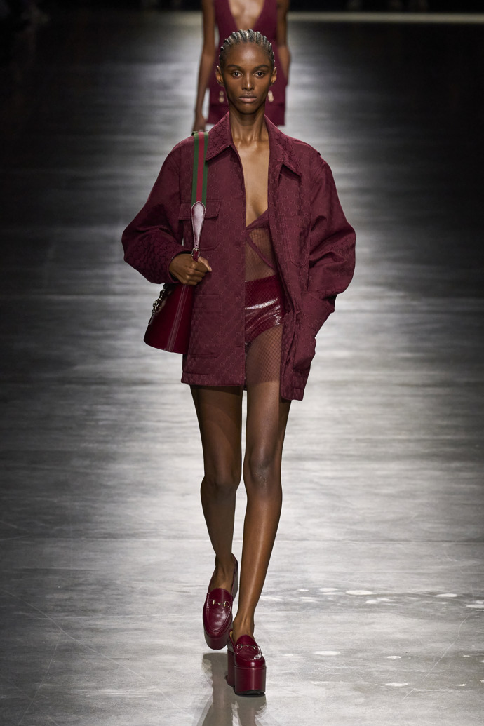 Prohlédněte si kolekci Gucci Spring Summer 2024...
Prohlédněte si kolekci Gucci Spring Summer 2024...