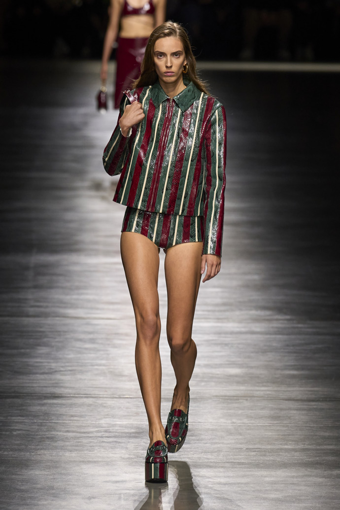 Prohlédněte si kolekci Gucci Spring Summer 2024...
Prohlédněte si kolekci Gucci Spring Summer 2024...
