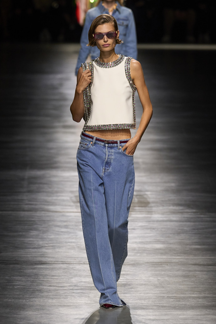 Prohlédněte si kolekci Gucci Spring Summer 2024...
Prohlédněte si kolekci Gucci Spring Summer 2024...