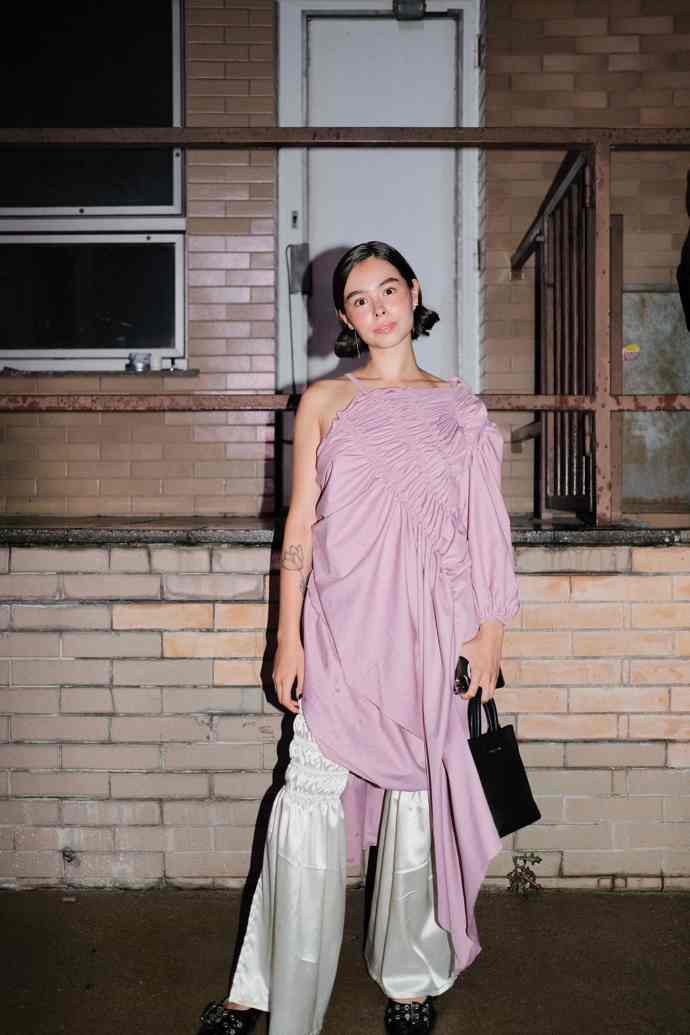  

Prohlédněte si ten nejlepší streetstyle z ulic Mercedes-Benz Prague Fashion Weeku...
