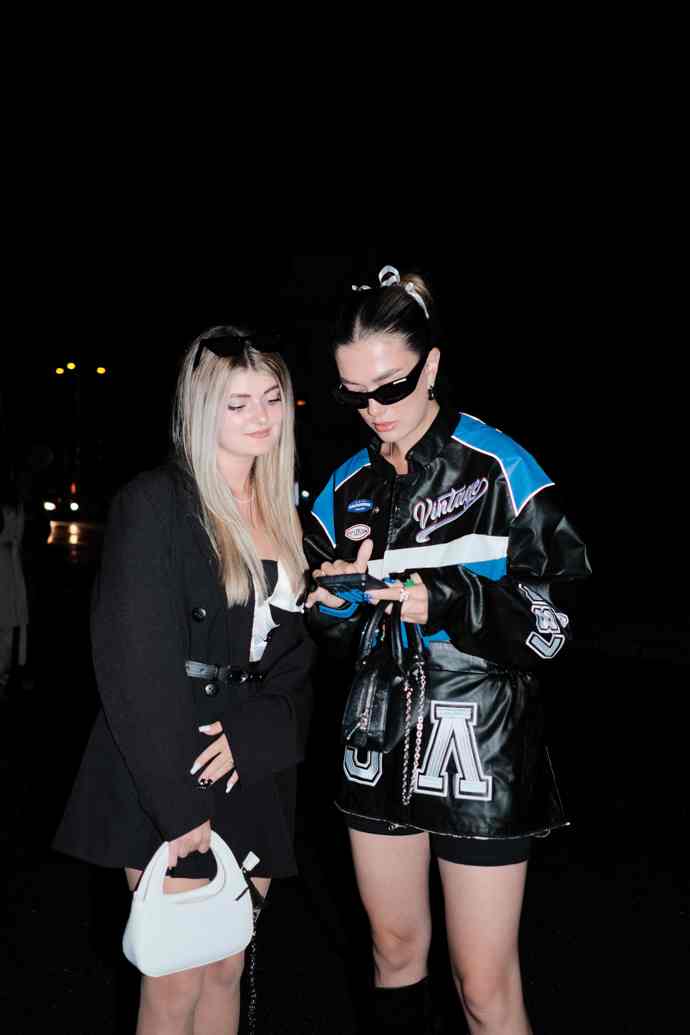  

Prohlédněte si ten nejlepší streetstyle z ulic Mercedes-Benz Prague Fashion Weeku...
