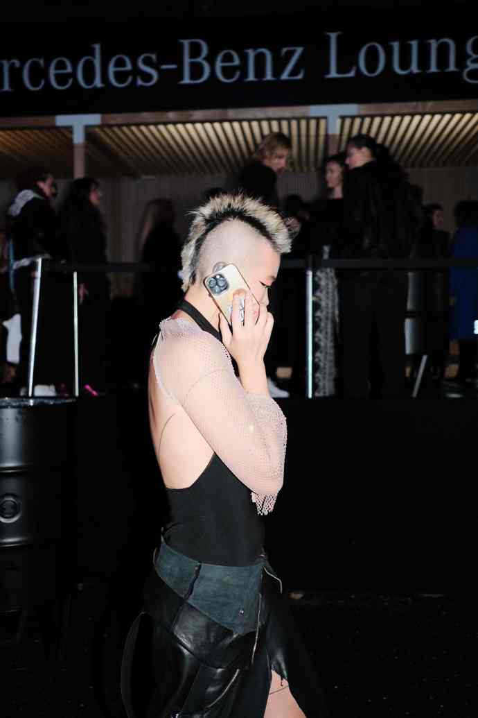  

Prohlédněte si ten nejlepší streetstyle z ulic Mercedes-Benz Prague Fashion Weeku...
