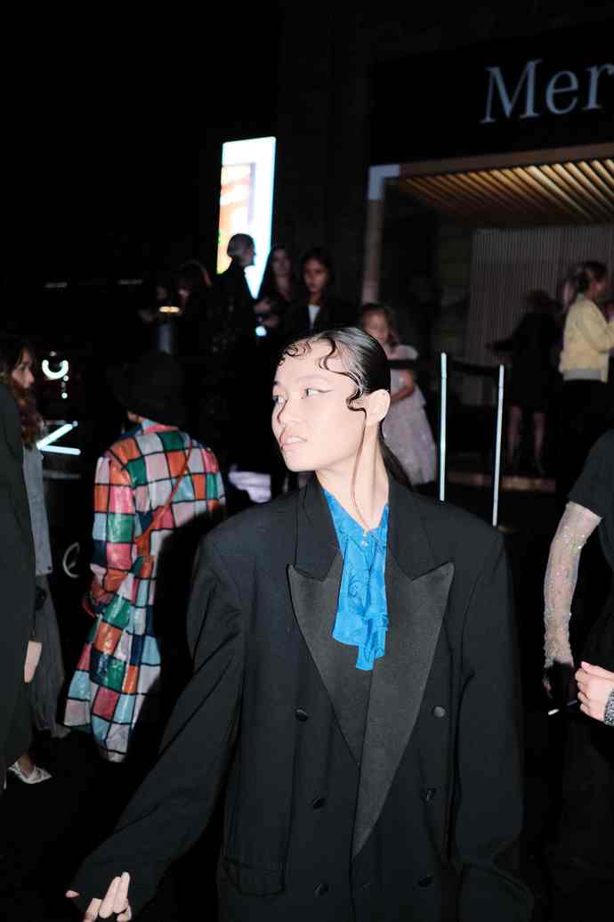  

Prohlédněte si ten nejlepší streetstyle z ulic Mercedes-Benz Prague Fashion Weeku...
