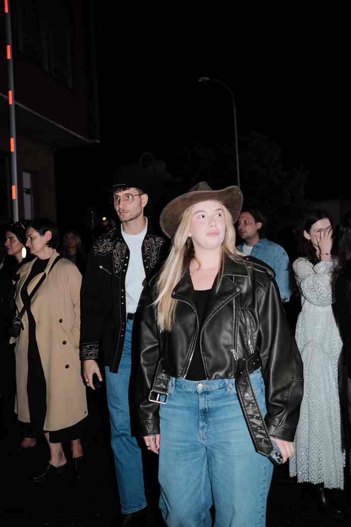  

Prohlédněte si ten nejlepší streetstyle z ulic Mercedes-Benz Prague Fashion Weeku...
