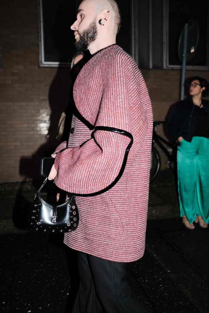  

Prohlédněte si ten nejlepší streetstyle z ulic Mercedes-Benz Prague Fashion Weeku...
