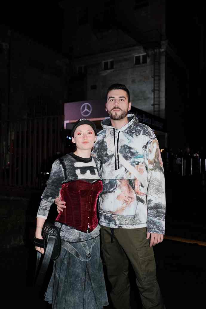  

Prohlédněte si ten nejlepší streetstyle z ulic Mercedes-Benz Prague Fashion Weeku...
