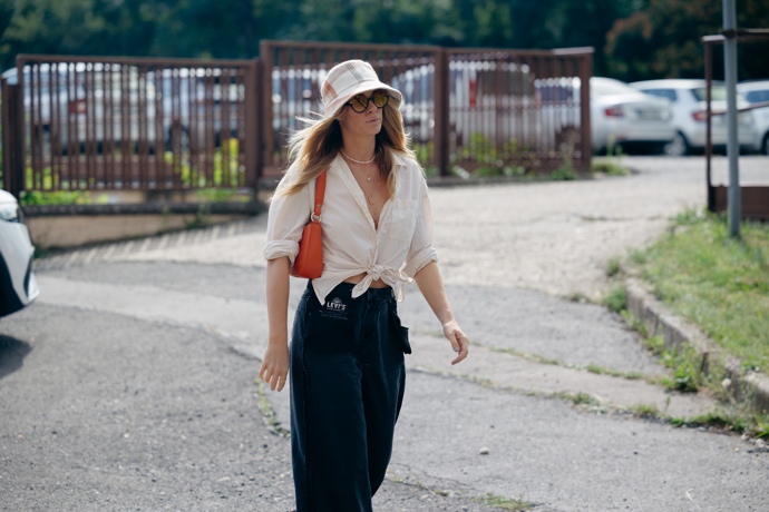  

Prohlédněte si nejlepší streetstyle z ulic Mercedes-Benz Prague Fashion Weeku...
