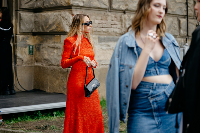  

Prohlédněte si nejlepší streetstyle z ulic Mercedes-Benz Prague Fashion Weeku...
