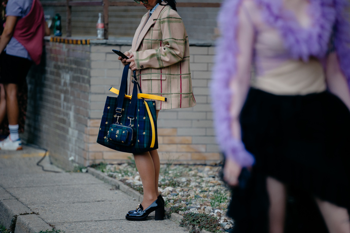 

Prohlédněte si nejlepší streetstyle z ulic Mercedes-Benz Prague Fashion Weeku...
