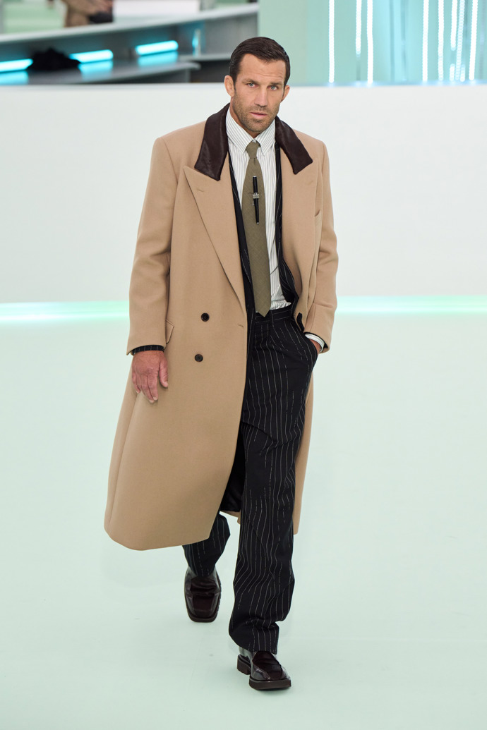 Prohlédněte si kolekci BOSS Fall Winter 2023...
Prohlédněte si kolekci BOSS Fall Winter 2023...