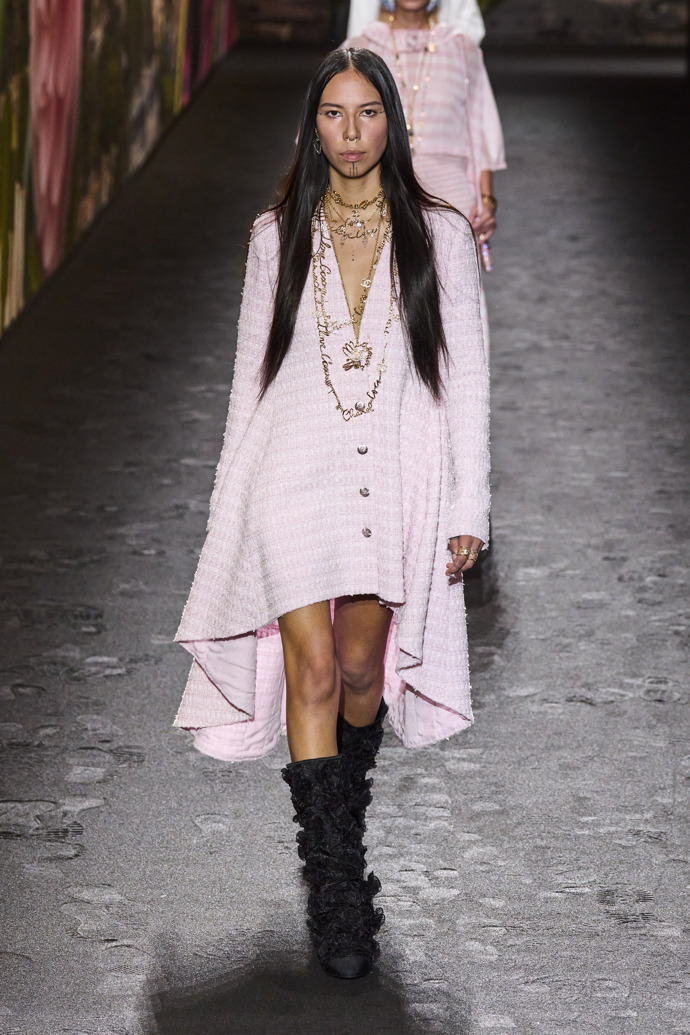  

Prohlédněte si kolekci Chanel Spring Summer 2024 Ready to Wear...
