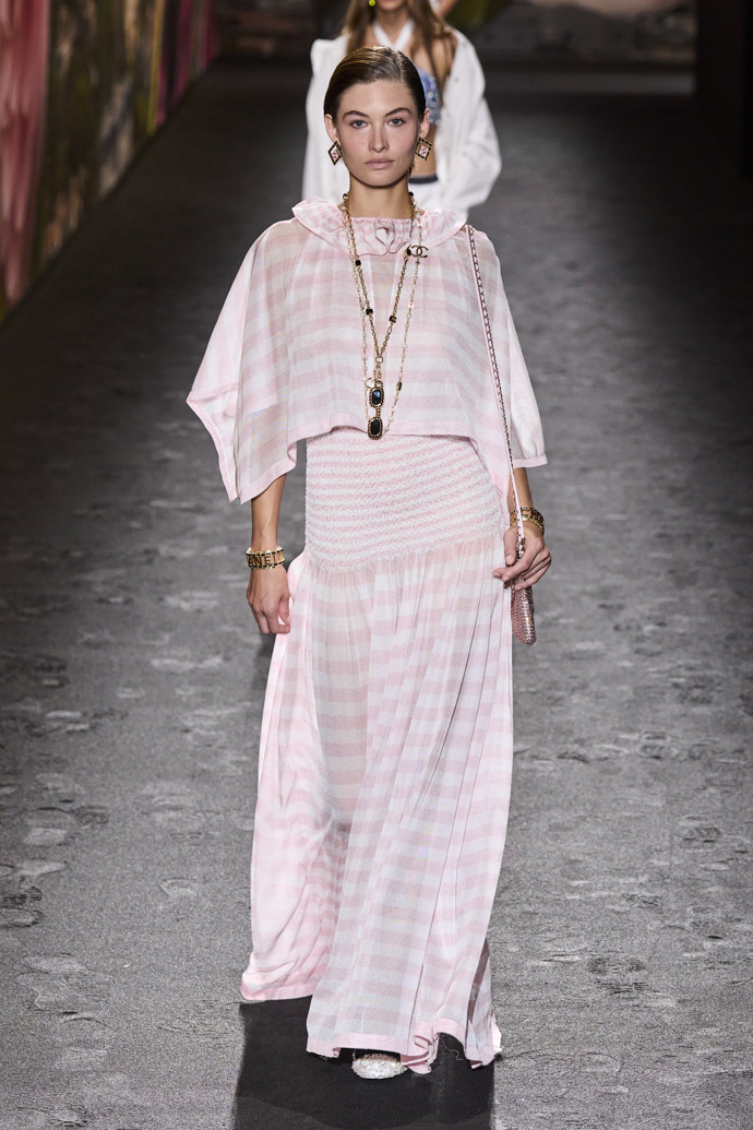  

Prohlédněte si kolekci Chanel Spring Summer 2024 Ready to Wear...
