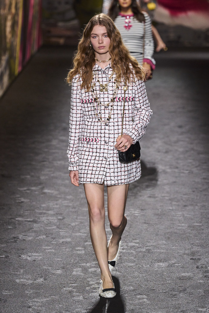  

Prohlédněte si kolekci Chanel Spring Summer 2024 Ready to Wear...

