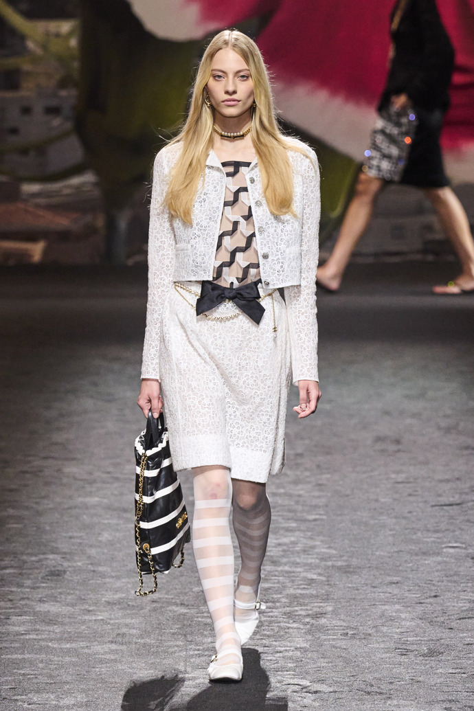  

Prohlédněte si kolekci Chanel Spring Summer 2024 Ready to Wear...
