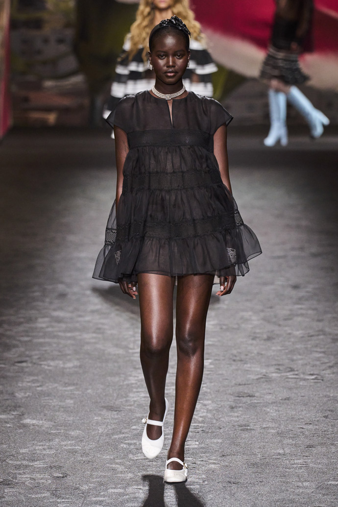  

Prohlédněte si kolekci Chanel Spring Summer 2024 Ready to Wear...

