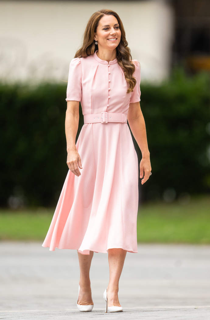  

Princezna Kate v růžových šatech Beulah London za 600 liber
