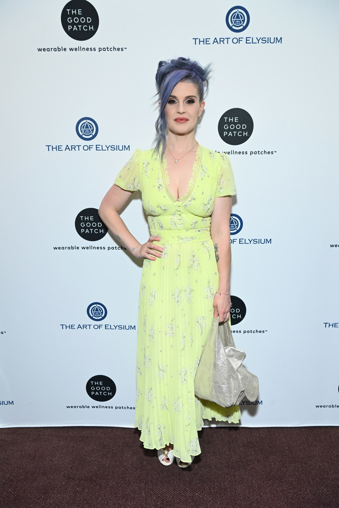  

Kelly Osbourne po vítězném boji s těhotenskými kily 
