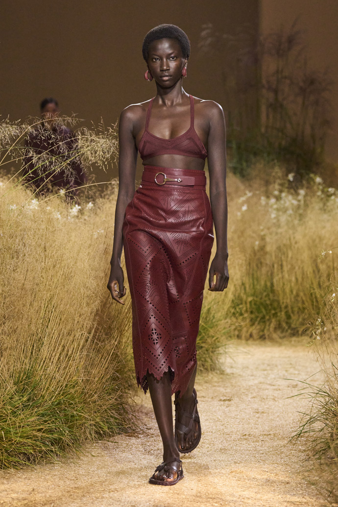 Prohlédněte si kolekci Hermès Spring Summer 2024...
Prohlédněte si kolekci Hermès Spring Summer 2024...