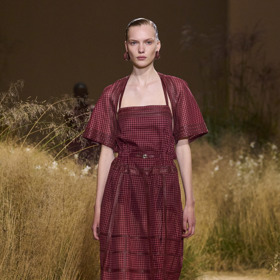 Prohlédněte si kolekci Hermès Spring Summer 2024...
Prohlédněte si kolekci Hermès Spring Summer 2024...