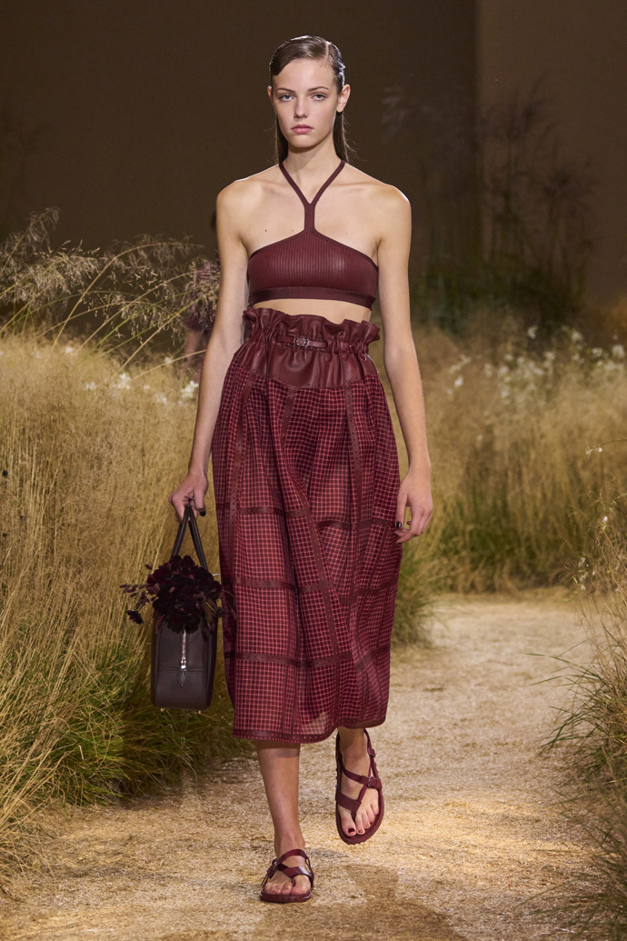 Prohlédněte si kolekci Hermès Spring Summer 2024...
Prohlédněte si kolekci Hermès Spring Summer 2024...