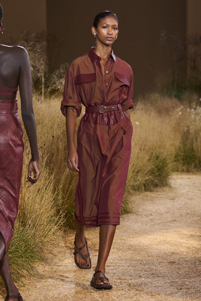 Prohlédněte si kolekci Hermès Spring Summer 2024...
Prohlédněte si kolekci Hermès Spring Summer 2024...