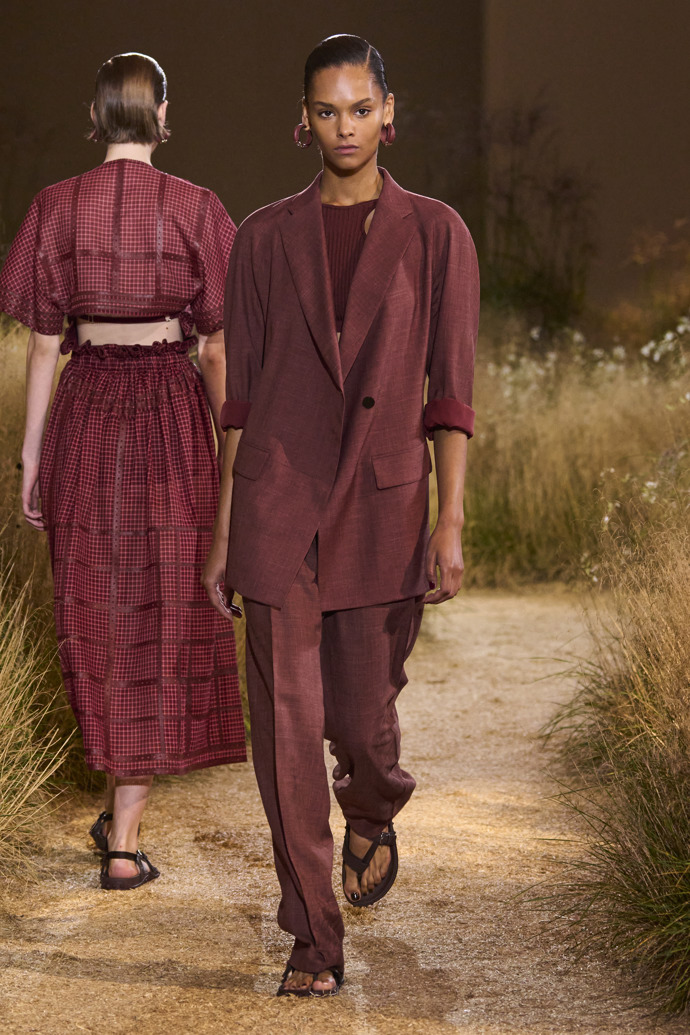 Prohlédněte si kolekci Hermès Spring Summer 2024...
Prohlédněte si kolekci Hermès Spring Summer 2024...