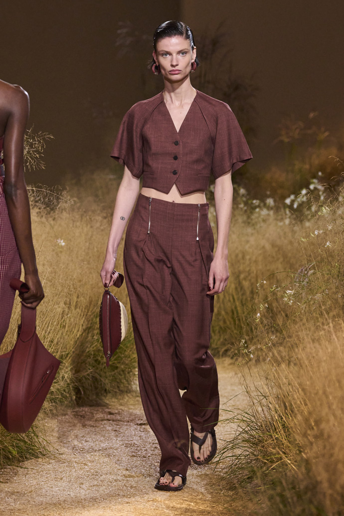 Prohlédněte si kolekci Hermès Spring Summer 2024...
Prohlédněte si kolekci Hermès Spring Summer 2024...
