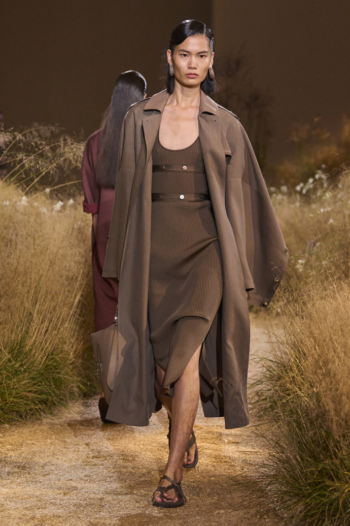 Prohlédněte si kolekci Hermès Spring Summer 2024...
Prohlédněte si kolekci Hermès Spring Summer 2024...