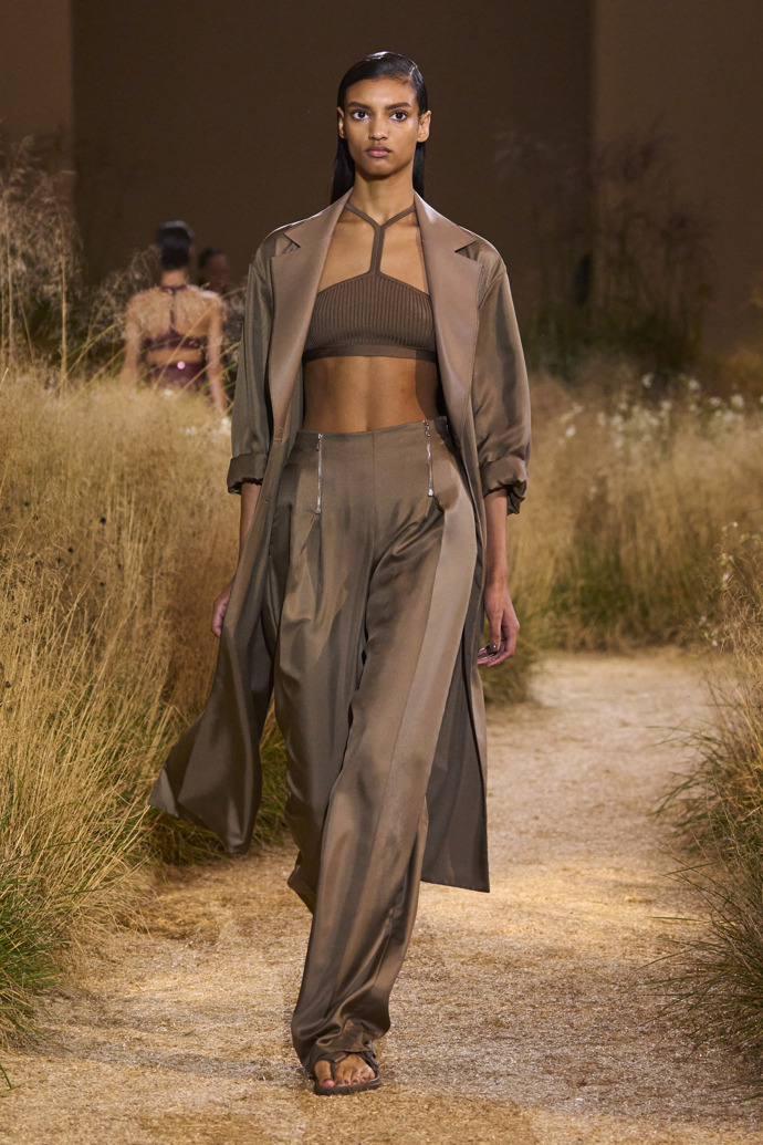 Prohlédněte si kolekci Hermès Spring Summer 2024...
Prohlédněte si kolekci Hermès Spring Summer 2024...