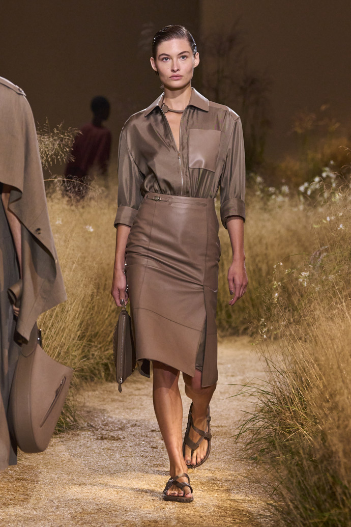 Prohlédněte si kolekci Hermès Spring Summer 2024...
Prohlédněte si kolekci Hermès Spring Summer 2024...