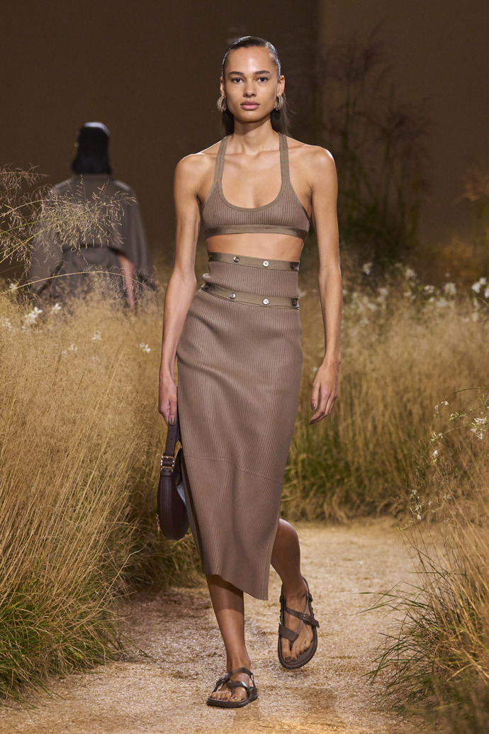 Prohlédněte si kolekci Hermès Spring Summer 2024...
Prohlédněte si kolekci Hermès Spring Summer 2024...