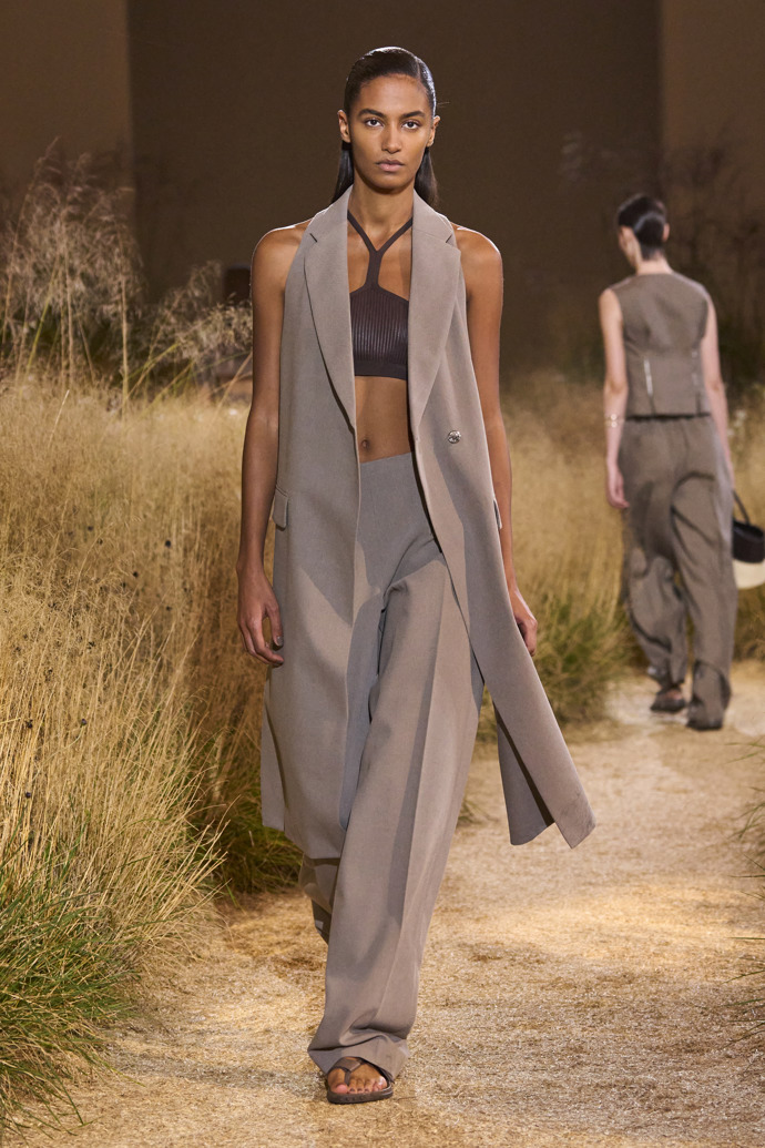 Prohlédněte si kolekci Hermès Spring Summer 2024...
Prohlédněte si kolekci Hermès Spring Summer 2024...