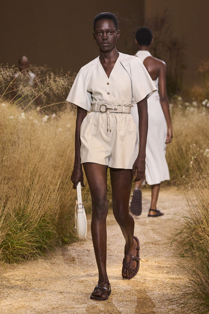 Prohlédněte si kolekci Hermès Spring Summer 2024...
Prohlédněte si kolekci Hermès Spring Summer 2024...
