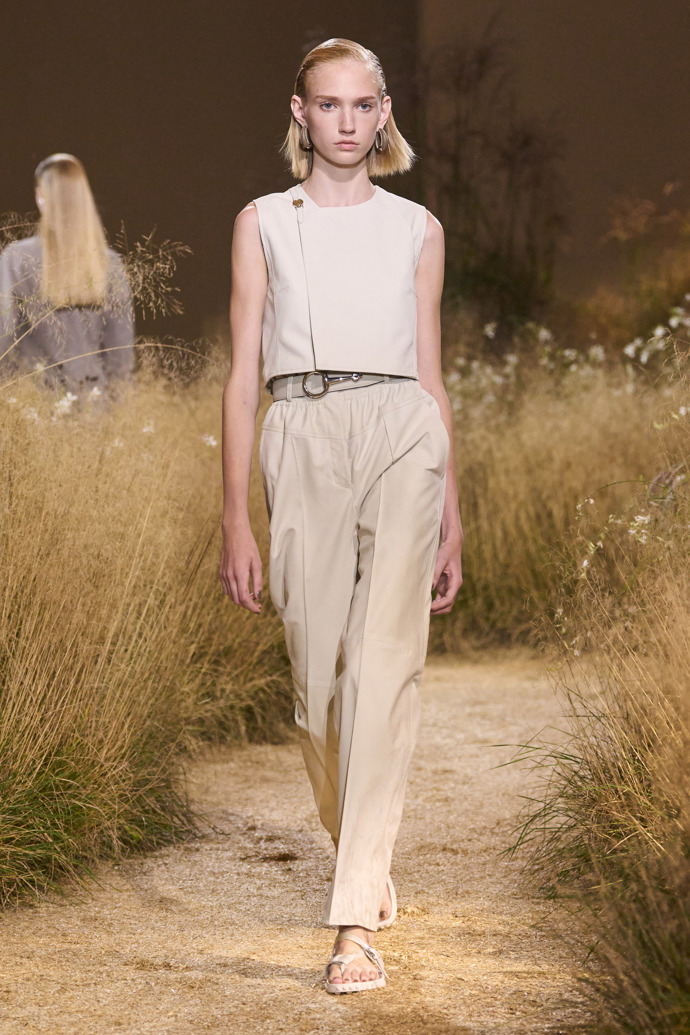 Prohlédněte si kolekci Hermès Spring Summer 2024...
Prohlédněte si kolekci Hermès Spring Summer 2024...
