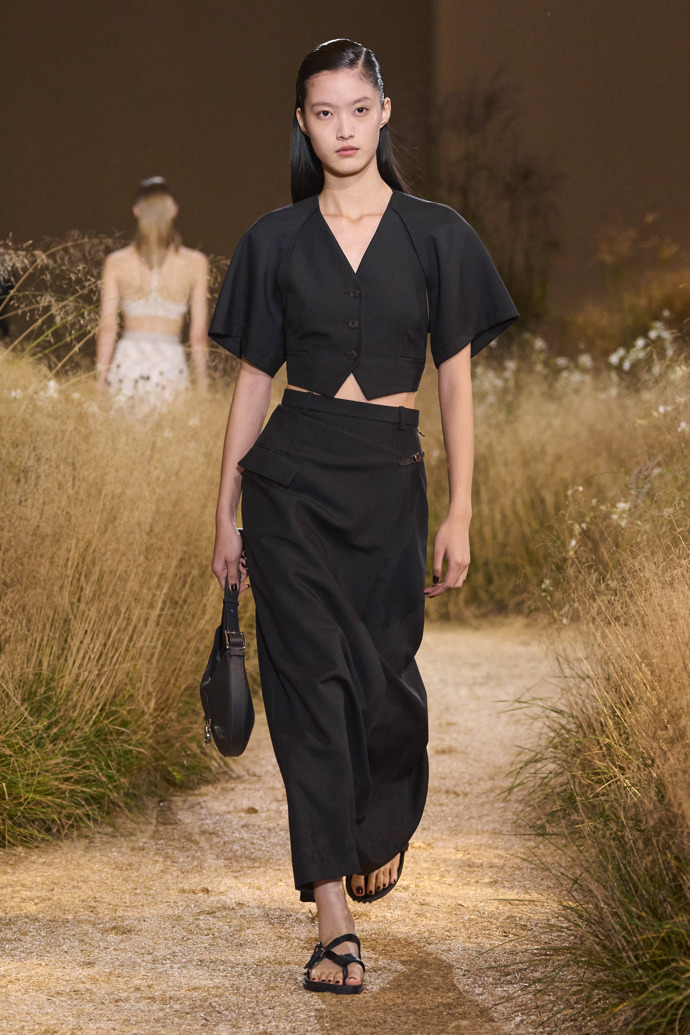 Prohlédněte si kolekci Hermès Spring Summer 2024...
Prohlédněte si kolekci Hermès Spring Summer 2024...