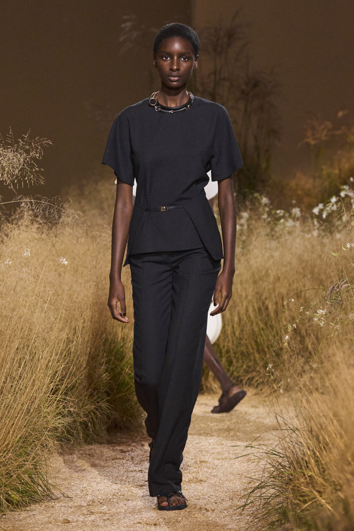 Prohlédněte si kolekci Hermès Spring Summer 2024...
Prohlédněte si kolekci Hermès Spring Summer 2024...