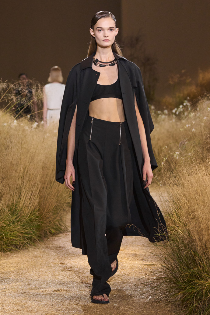 Prohlédněte si kolekci Hermès Spring Summer 2024...
Prohlédněte si kolekci Hermès Spring Summer 2024...