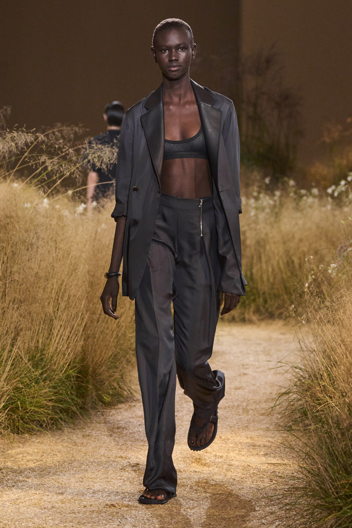 Prohlédněte si kolekci Hermès Spring Summer 2024...
Prohlédněte si kolekci Hermès Spring Summer 2024...